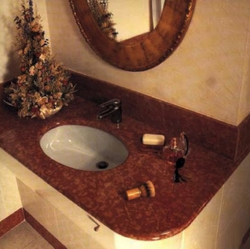 Tardosi vörös fényezett fürdőszobai pultlap